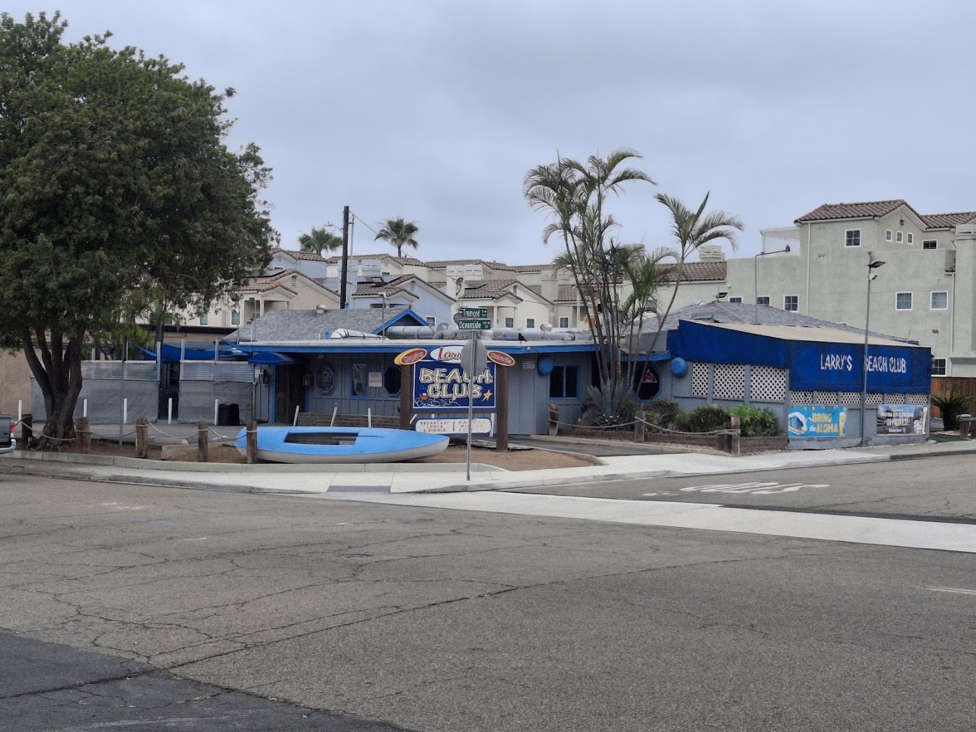 Larry's Beach Club blue storefront in Oceanside